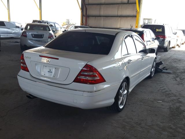 WDBRF52H96F757831 - 2006 MERCEDES-BENZ C GENERATI WHITE photo 4