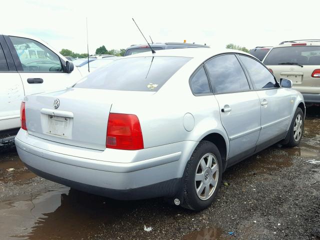 WVWPD63B8XE425644 - 1999 VOLKSWAGEN PASSAT GLX SILVER photo 4