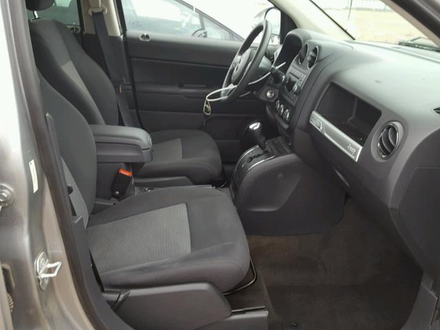 1C4NJDBB1ED831113 - 2014 JEEP COMPASS SP 灰色 照片 5