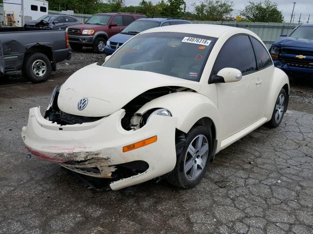 3VWPW31C96M407812 - 2006 VOLKSWAGEN NEW BEETLE 奶油色 照片 2
