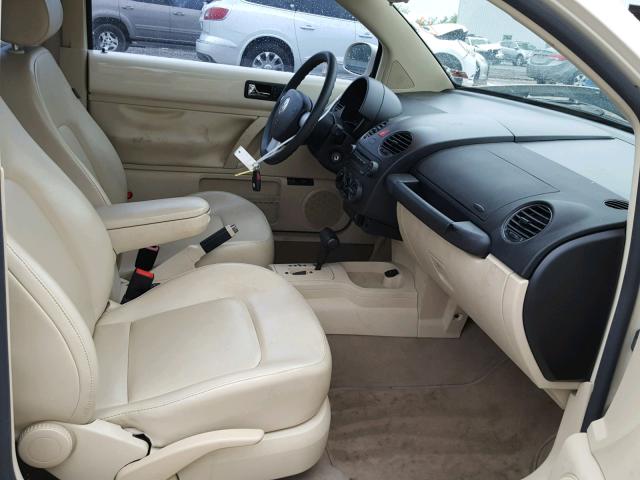 3VWPW31C96M407812 - 2006 VOLKSWAGEN NEW BEETLE 奶油色 照片 5