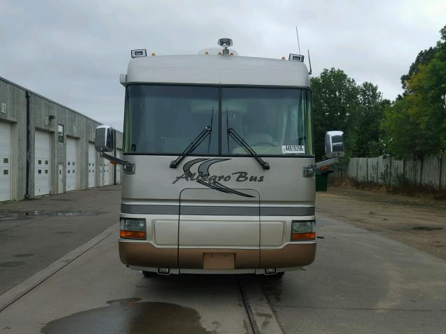 4UZAAHBS02CJ81242 - 2002 FREIGHTLINER CHASSIS X TAN photo 2