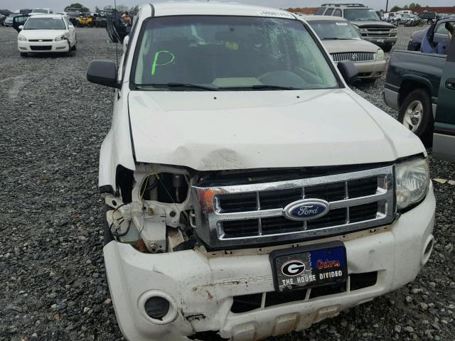 1FMCU0C75AKC30614 - 2010 FORD ESCAPE XLS WHITE photo 9