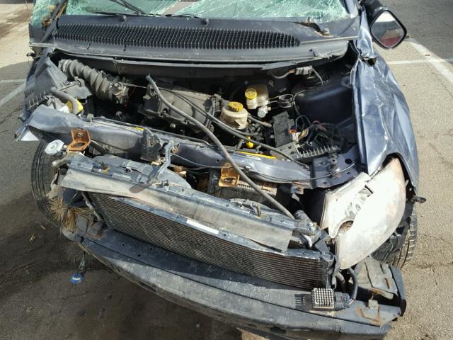 1C4GJ25342B659345 - 2002 CHRYSLER VOYAGER BLUE photo 7