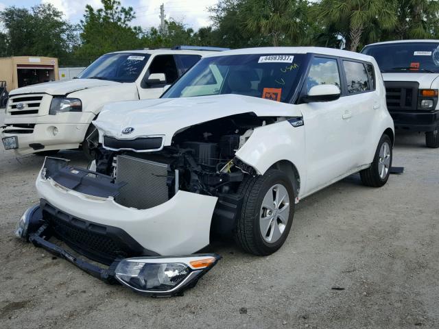 KNDJN2A26F7207316 - 2015 KIA SOUL WHITE photo 2