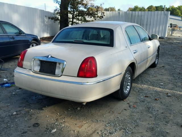 1LNHM83W32Y615597 - 2002 LINCOLN TOWN CAR C WHITE photo 4