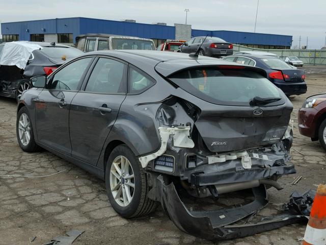 1FADP3K27GL267289 - 2016 FORD FOCUS SE GRAY photo 3