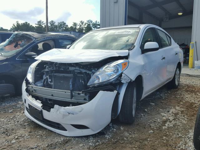 3N1CN7AP4DL837381 - 2013 NISSAN VERSA WHITE photo 2