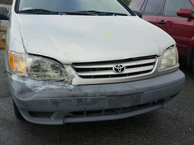 4T3ZF13C82U501900 - 2002 TOYOTA SIENNA SILVER photo 9