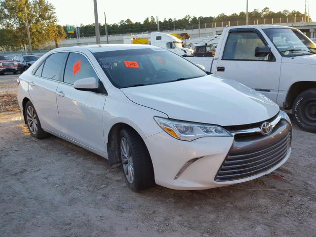 4T1BK1FK8FU029079 - 2015 TOYOTA CAMRY XSE WHITE photo 1