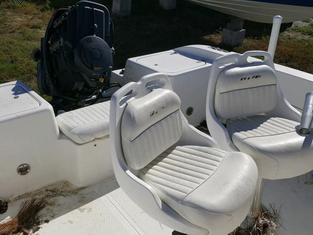 P10EH579D404 - 2004 CHALET BOAT WHITE photo 6