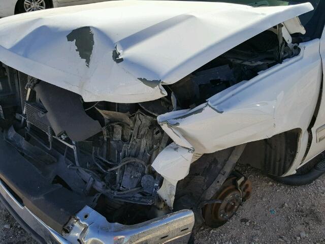 2GCEC13T751322185 - 2005 CHEVROLET SILVERADO WHITE photo 9