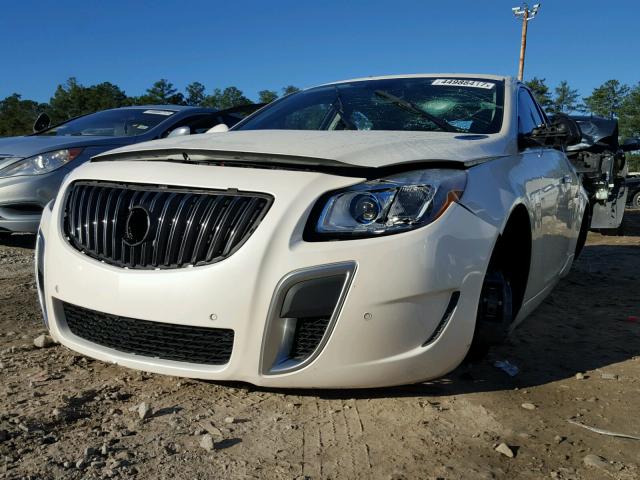 2G4GV5GV7C9193493 - 2012 BUICK REGAL WHITE photo 2