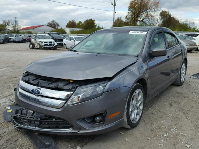 3FAHP0HG0AR332348 - 2010 FORD FUSION SE GRAY photo 2