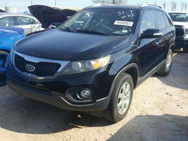 5XYKT3A19BG175952 - 2011 KIA SORENTO BLACK photo 2