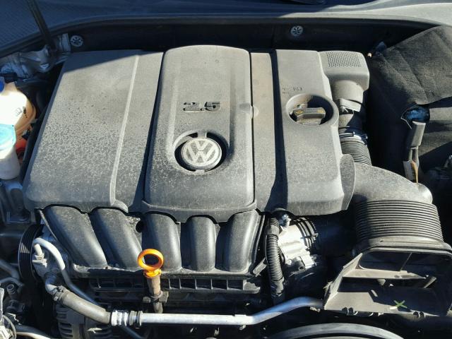 1VWAH7A37DC145567 - 2013 VOLKSWAGEN PASSAT S فضي صورة 7