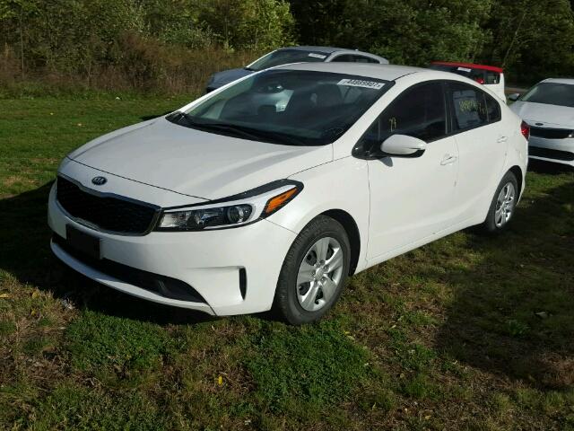 3KPFL4A76HE114916 - 2017 KIA FORTE WHITE photo 2