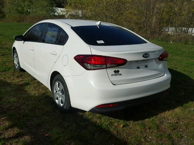 3KPFL4A76HE114916 - 2017 KIA FORTE WHITE photo 3