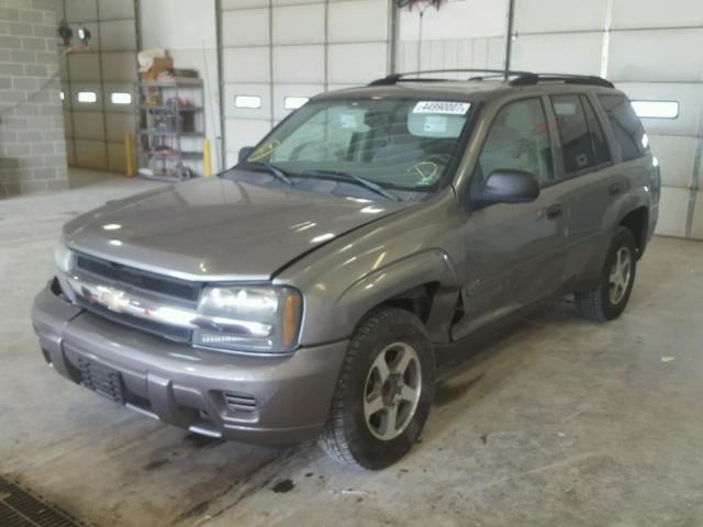 1GNDS13S262234644 - 2006 CHEVROLET TRAILBLAZE SILVER photo 2