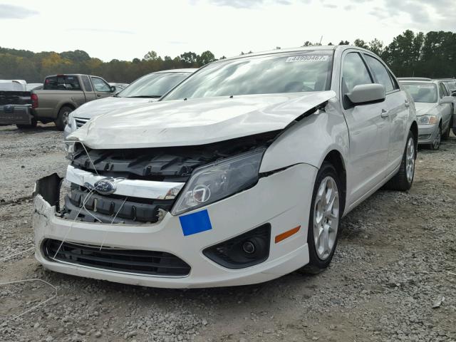 3FAHP0HG2AR180315 - 2010 FORD FUSION SE WHITE photo 2