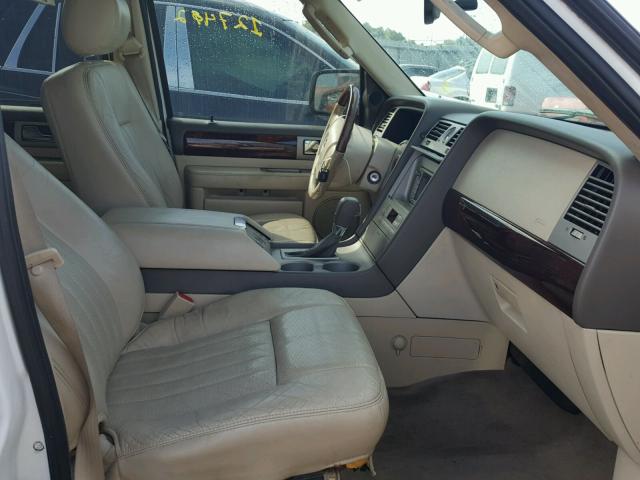 5LMFU28R24LJ06637 - 2004 LINCOLN NAVIGATOR Biały zdjęcie 5