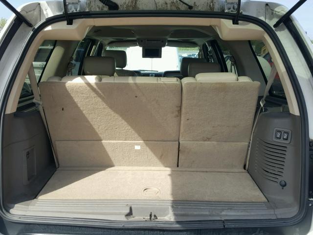 5LMFU28R24LJ06637 - 2004 LINCOLN NAVIGATOR Biały zdjęcie 9