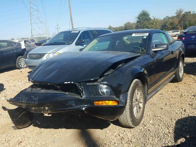 1ZVHT80N985154352 - 2008 FORD MUSTANG BLACK photo 2