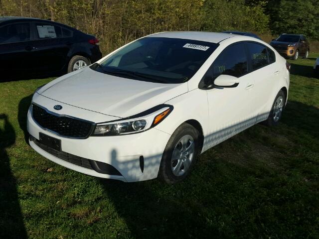 3KPFK4A70HE119483 - 2017 KIA FORTE WHITE photo 2