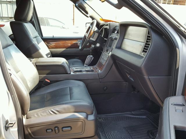5LMJJ2J5XDEL05031 - 2013 LINCOLN NAVIGATOR 银色 照片 5