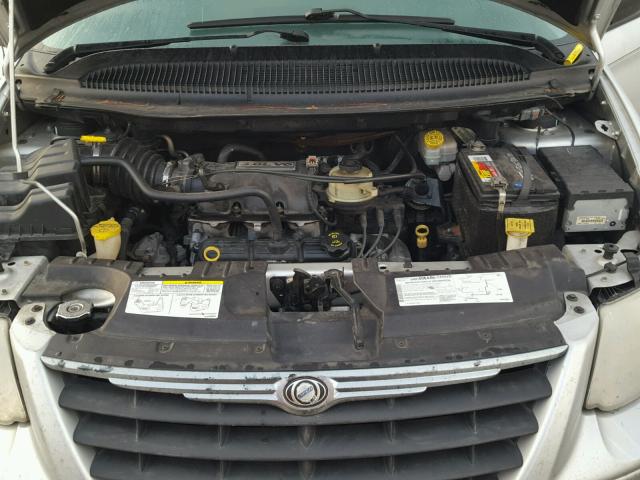 2C4GP54LX5R241587 - 2005 CHRYSLER TOWN & COU SILVER photo 7