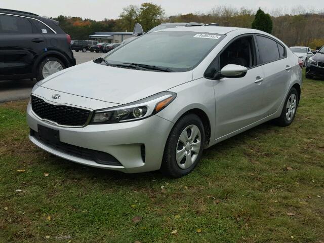 3KPFL4A73HE114100 - 2017 KIA FORTE SILVER photo 2