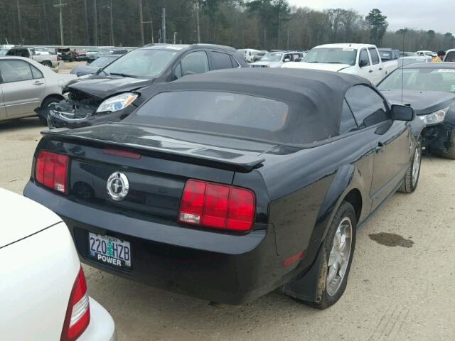 1ZVFT84N365121331 - 2006 FORD MUSTANG BLACK photo 4