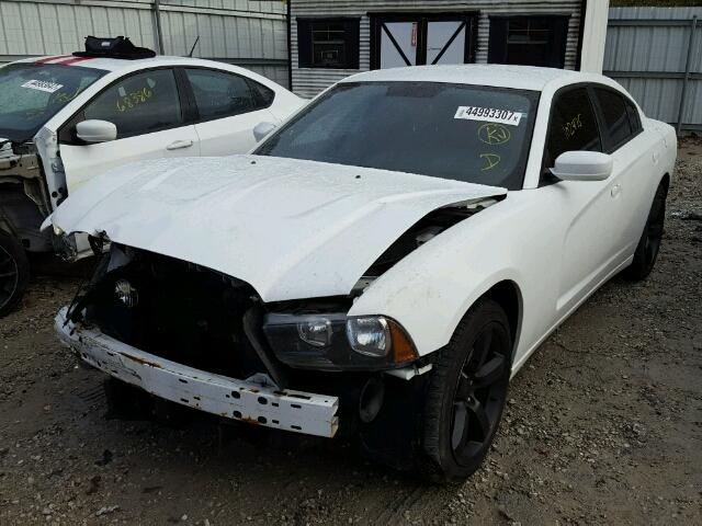 2B3CL3CG9BH606511 - 2011 DODGE CHARGER WHITE photo 2