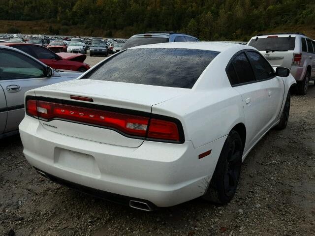 2B3CL3CG9BH606511 - 2011 DODGE CHARGER WHITE photo 4