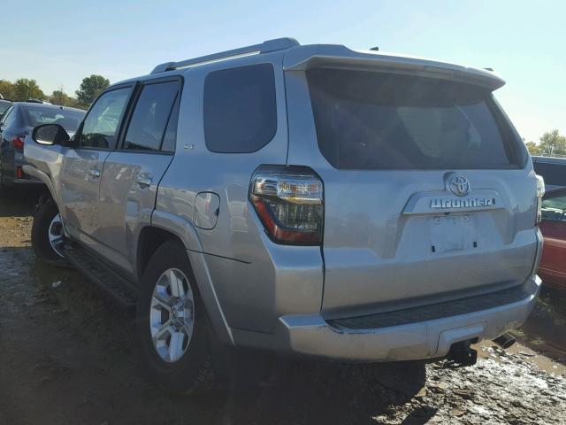 JTEBU5JR2G5375422 - 2016 TOYOTA 4RUNNER SR SILVER photo 3