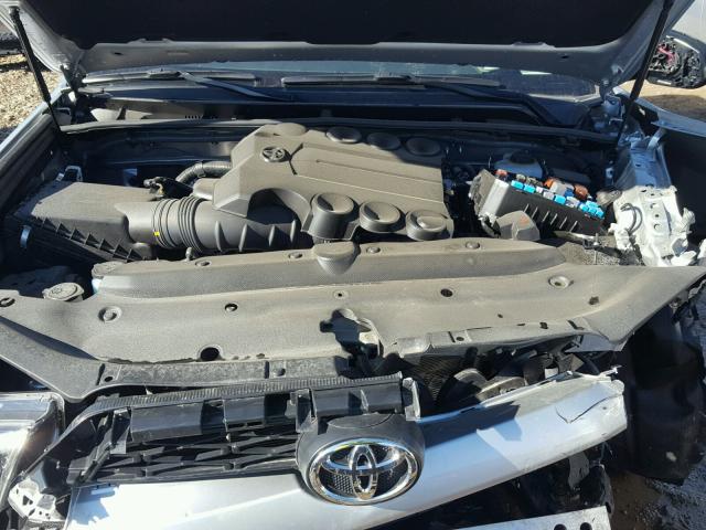 JTEBU5JR2G5375422 - 2016 TOYOTA 4RUNNER SR SILVER photo 7