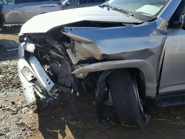 JTEBU5JR2G5375422 - 2016 TOYOTA 4RUNNER SR SILVER photo 9