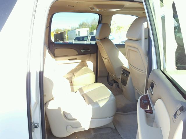 1GNSKKE33BR247133 - 2011 CHEVROLET SUBURBAN K WHITE photo 6