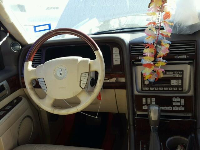 5LMFU27R74LJ41269 - 2004 LINCOLN NAVIGATOR თეთრი ფოტო 10