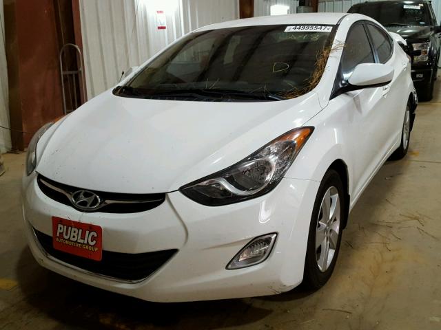 5NPDH4AE8DH296048 - 2013 HYUNDAI ELANTRA GL WHITE photo 2