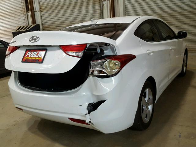 5NPDH4AE8DH296048 - 2013 HYUNDAI ELANTRA GL WHITE photo 4