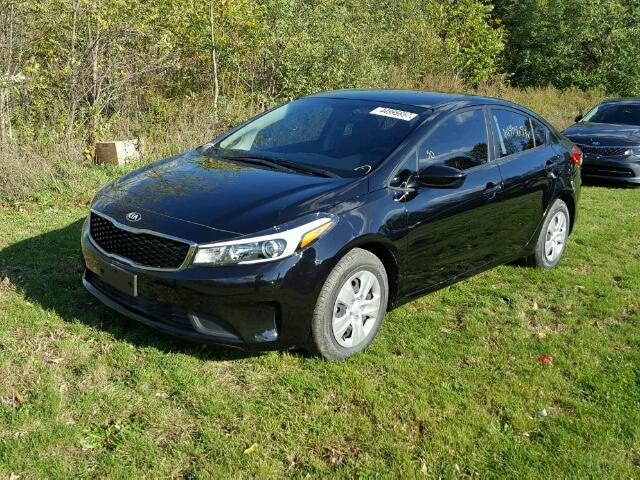 3KPFK4A78HE093375 - 2017 KIA FORTE SILVER photo 2