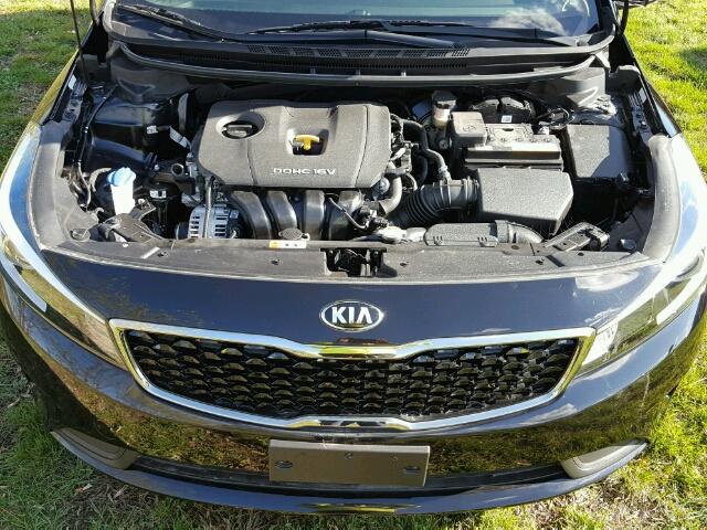 3KPFK4A78HE093375 - 2017 KIA FORTE SILVER photo 7