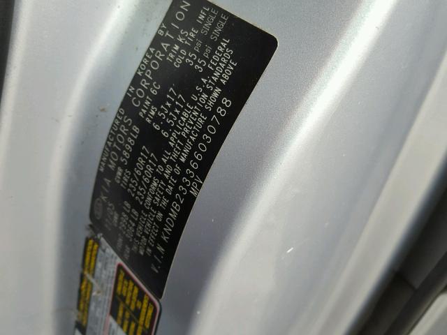 KNDMB233366030788 - 2006 KIA SEDONA EX SILVER photo 10