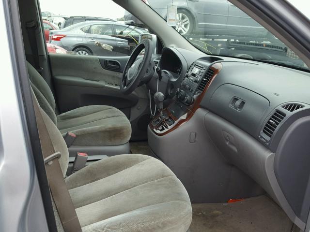 KNDMB233366030788 - 2006 KIA SEDONA EX SILVER photo 5