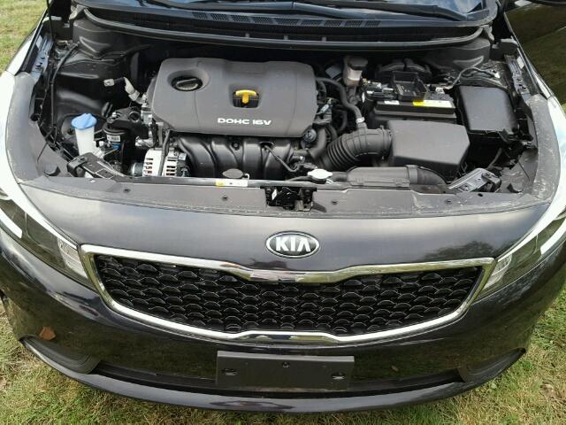 3KPFL4A74HE014751 - 2017 KIA FORTE BLACK photo 7