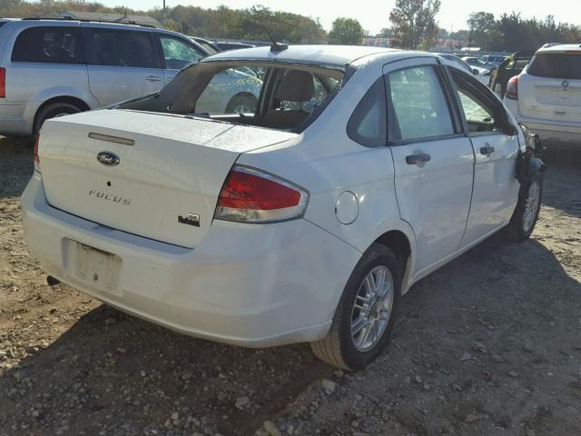 1FAHP35N98W115229 - 2008 FORD FOCUS WHITE photo 4