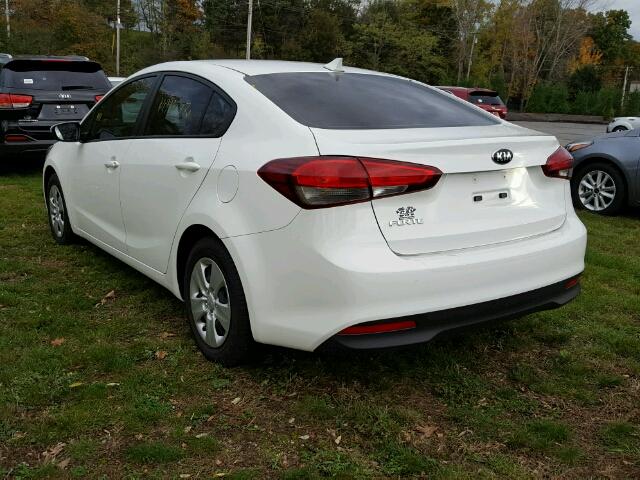 3KPFK4A75HE067624 - 2017 KIA FORTE WHITE photo 3