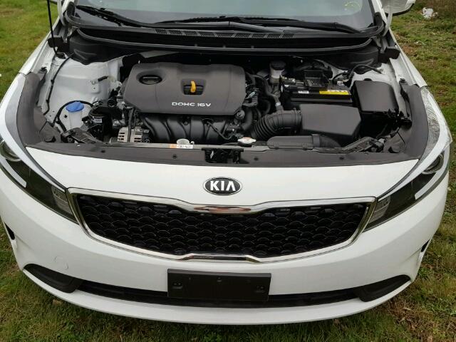 3KPFK4A75HE067624 - 2017 KIA FORTE WHITE photo 7