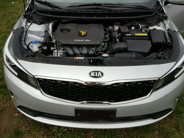 3KPFK4A71HE088499 - 2017 KIA FORTE SILVER photo 7